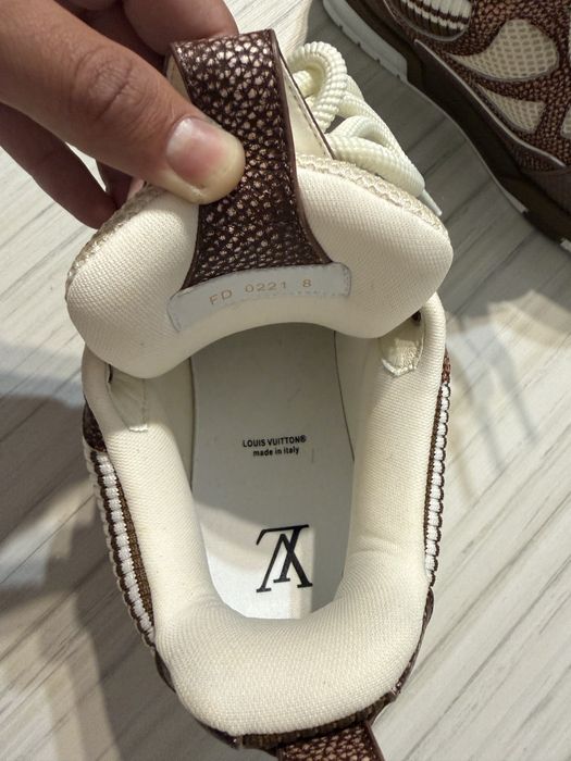 Vand adidasi louis vuitton