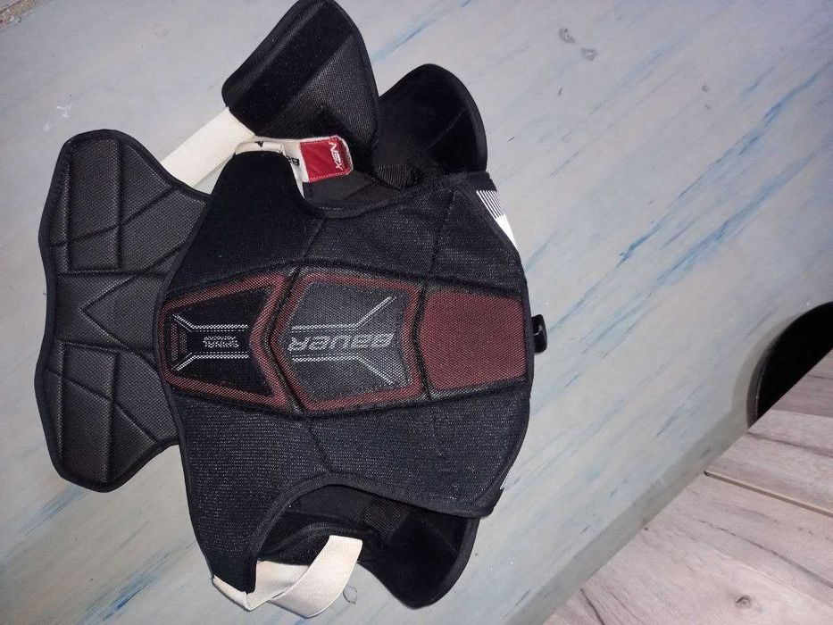 Продам нагрудник хоккейного игрока марки Bauer NSX, размер SR S