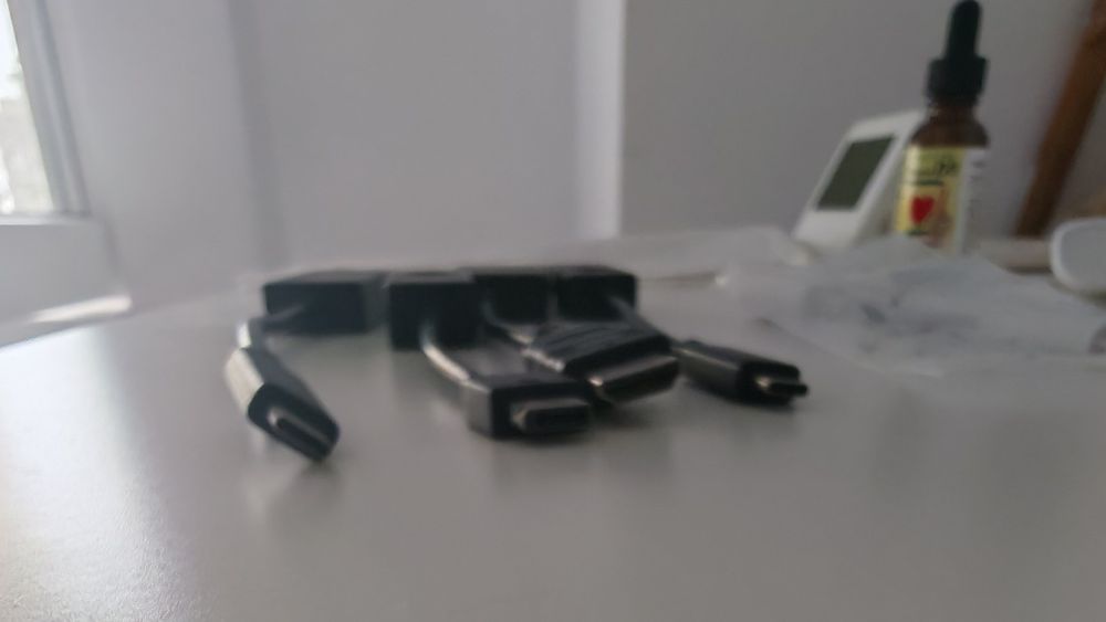 Adaptoare usb c și hdmi la  VGA etc