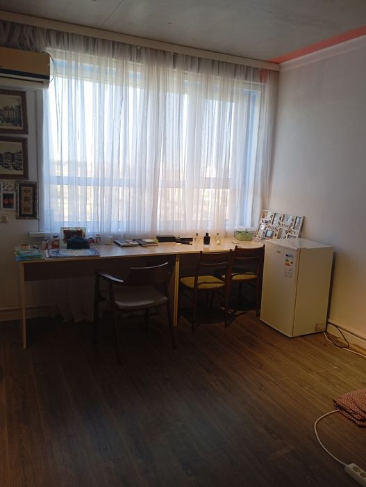 Продам квартиру 52 КВ м .