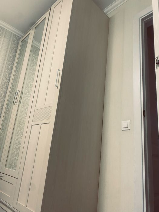 Шкаф большой для спальний