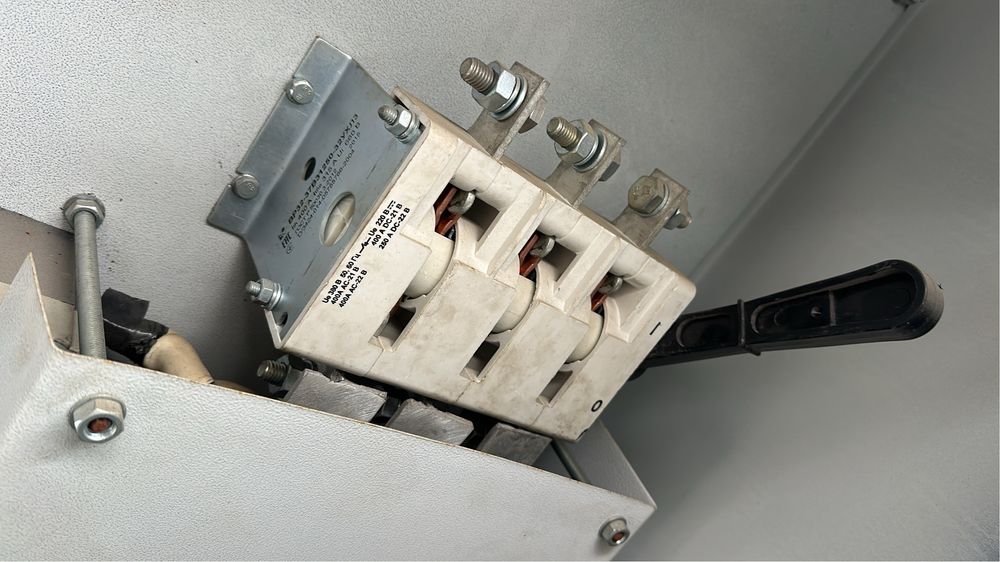 Щит распредилитель рубильником