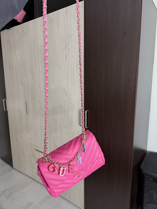 Чанта Guess.