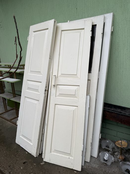 Деревяные двери с косяками срочно