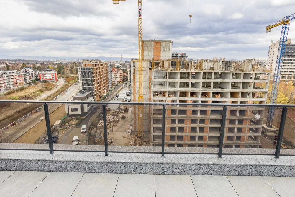 Продава просторен 3- стаен апартамент в ж. кв. Овча Купел