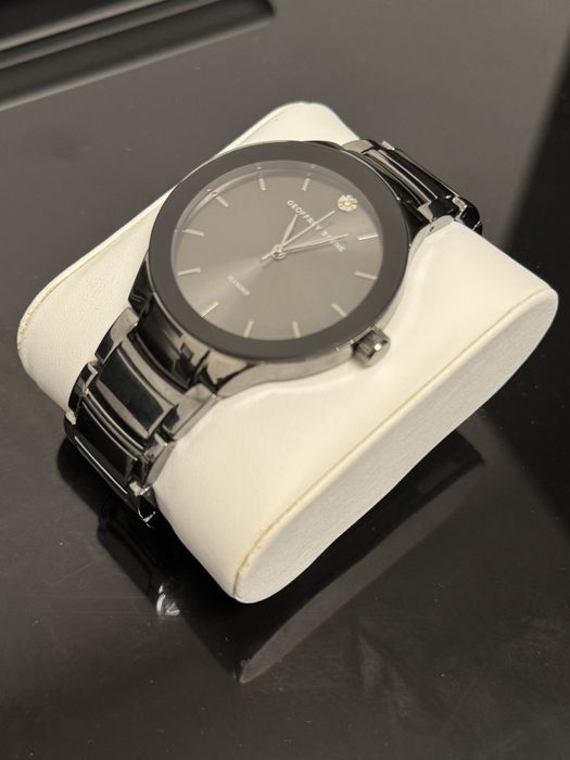 Продавам мъжки часовник Geoffrey Beene с метална каишка