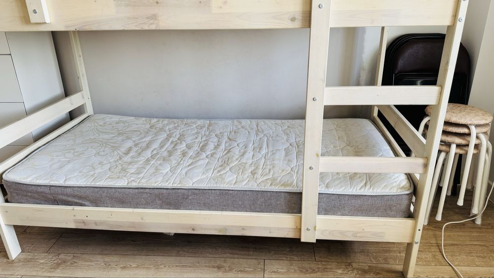 Продается кровать с матрасами