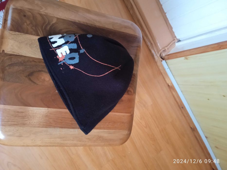 Продам  шапку   двусторония  в  нутрий  флис