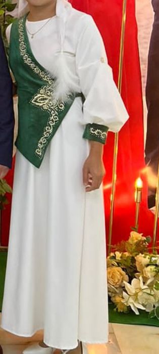 Көйлек кәжекейімен бірге сатылады.