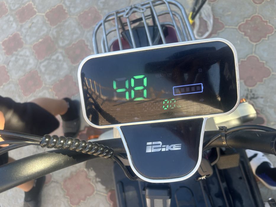 Продам трицикл трехместный