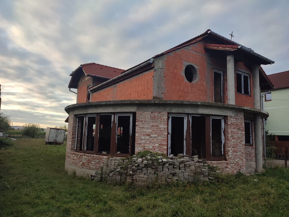 Casa de vanzare sura mica