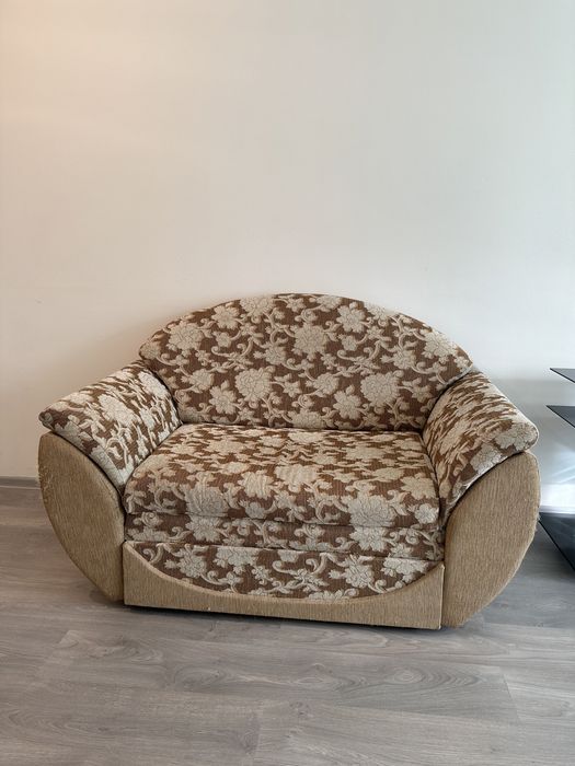 Двухместный диван