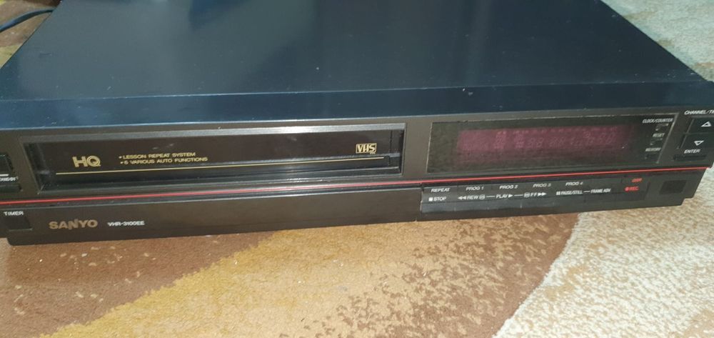 Vând 2 video playere defecte, Sanyo și Orion.