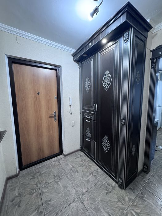 Зеркало со шкафом