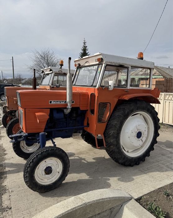 Tractor Universal UTB 445