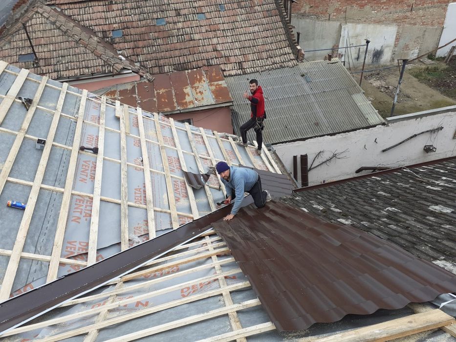 Executăm Acoperișuri Din Țiglă Metalică