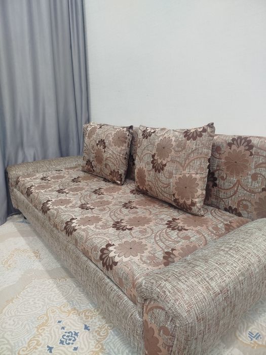 продам диван коричневый