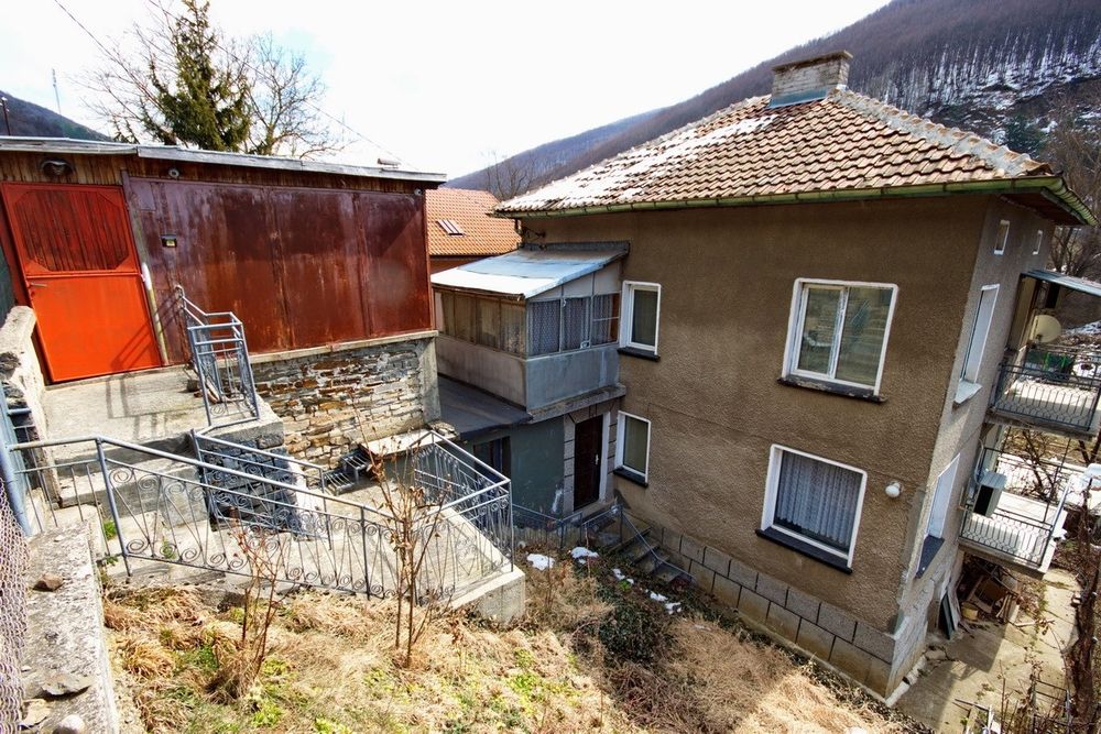 Продава къща до София!