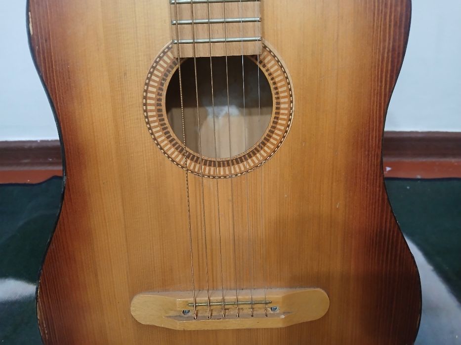 Продаётся гитара в хорошем састоянии