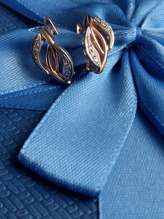 Золотые серьги с бриллиантами