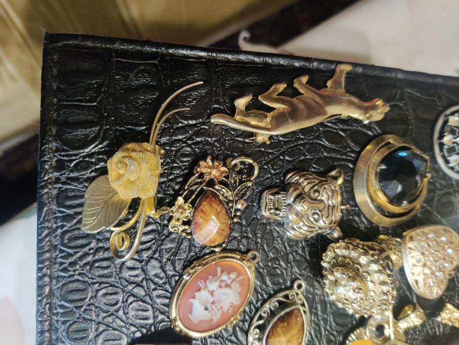 Разпродажба на Пръстени брошки и висулки.Нови