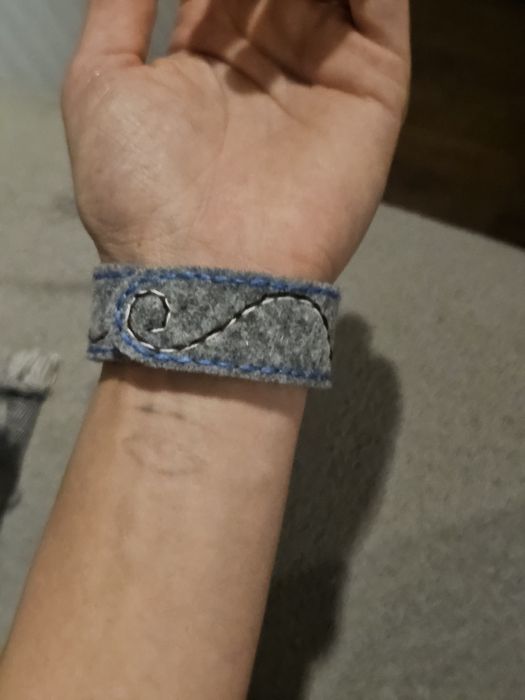 Bratara cusuta din fetru. Original handmade