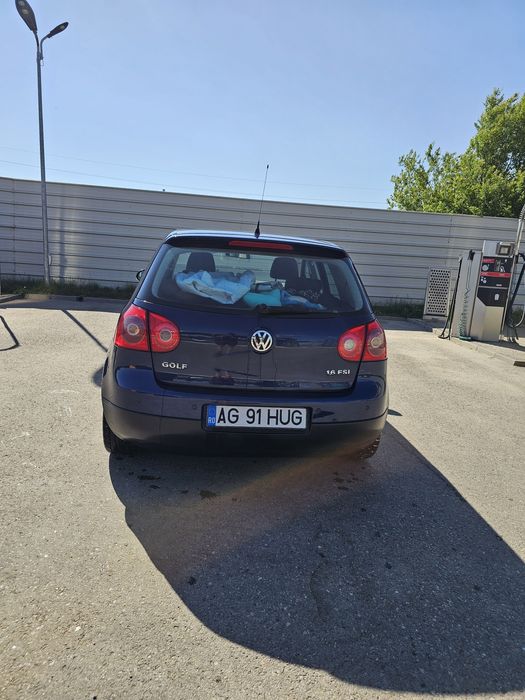 Vând Volkswagen Golf 5 1.6 FSI