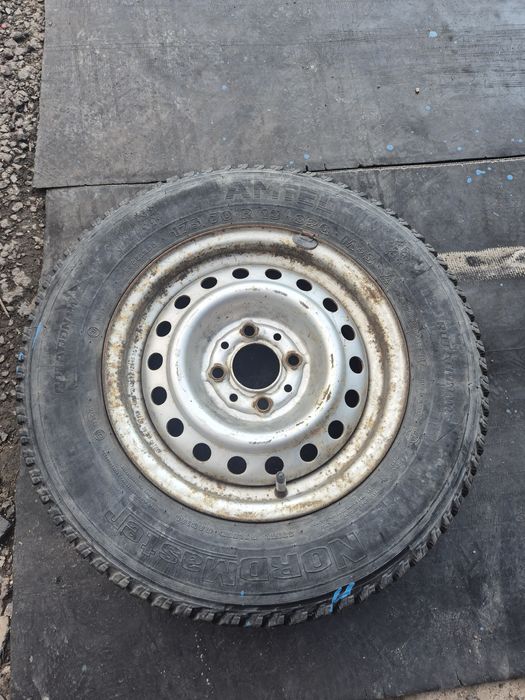 Продам шины с дисками на 13 на ладу или гольф