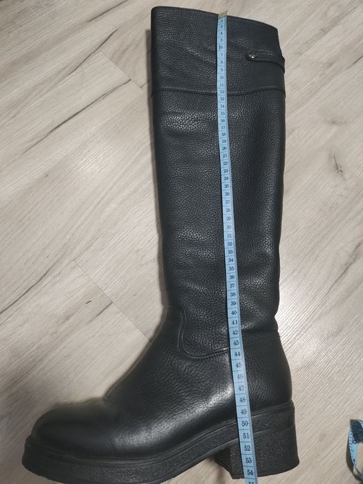 Продам натуральные женские сапоги