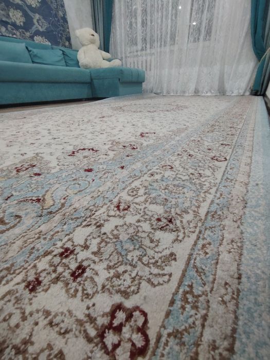 Продам ковёр 2 на 4 в идеальном состоянии