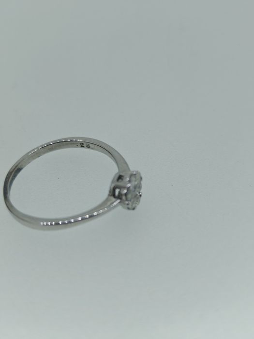 Inel aur alb  9k 1.87gr cu diamante naturale 0.25ct (r)