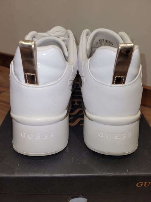 Оригинални сникърси маратонки Guess, 39 номер