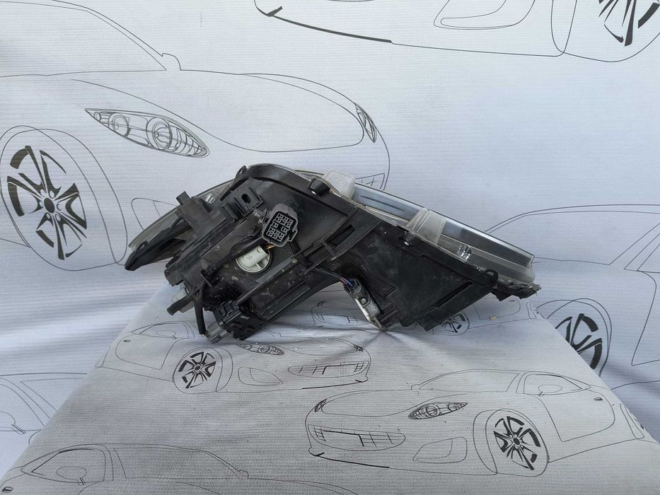 Far Dreapta Uk Xenon Bi-Xenon Mazda 3 2014 / 2013-2016 Cod OEM BHT651030 (1E1)