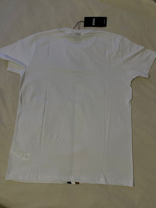 Hugo Boss тениска.Най-Висок клас.Налични размери L,Xl,2Xl