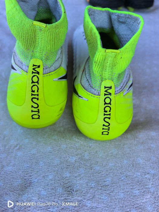 Детски бутонки nike номер 36.5 стелка 23.5см  висок клас