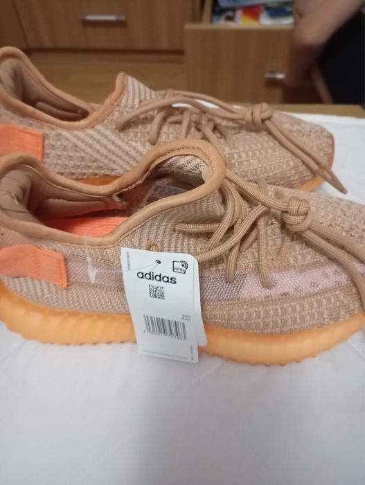 Yezzy 350 V2 bucuresti