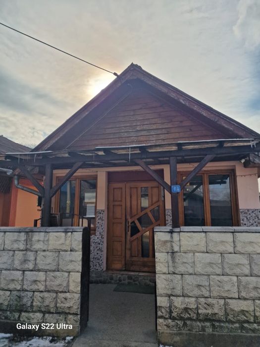 Vand casa in satul catolic + spatiu comercial in aceeasi curte
