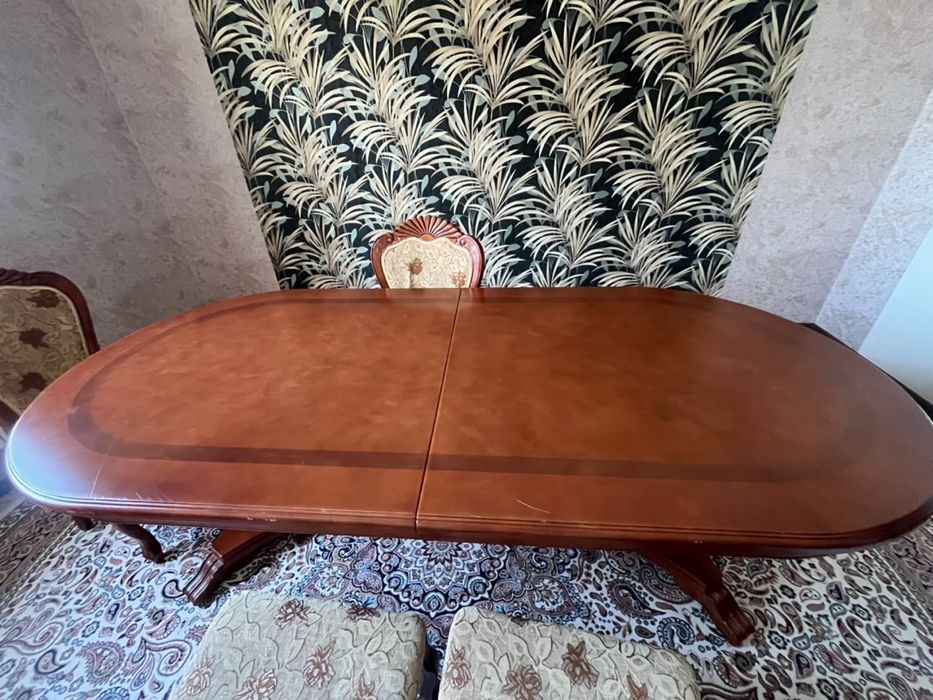 Стол и стулья продам