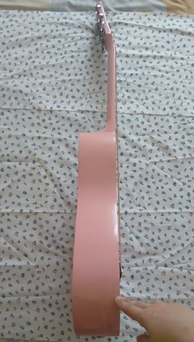 Укустическая гитара