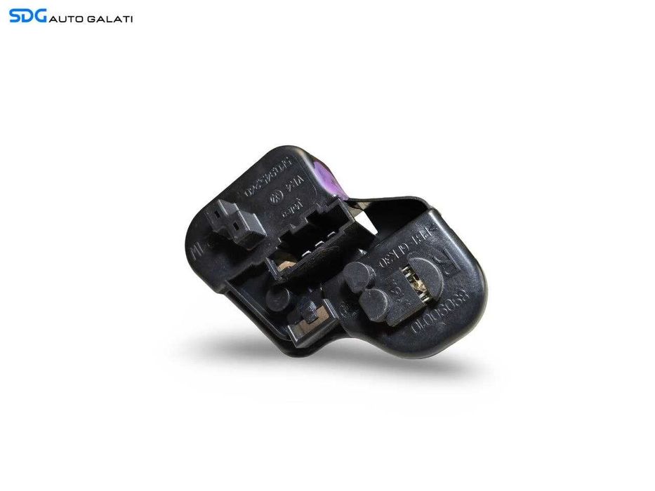 Soclu Suport Bec de pe Tripla Lampa Stop Dreapta de pe Haion Hayon Portbagaj Volkswagen Golf 6 Hatchback Scurt 2008 - 2013 Cod 5K0945260 [LS0896]