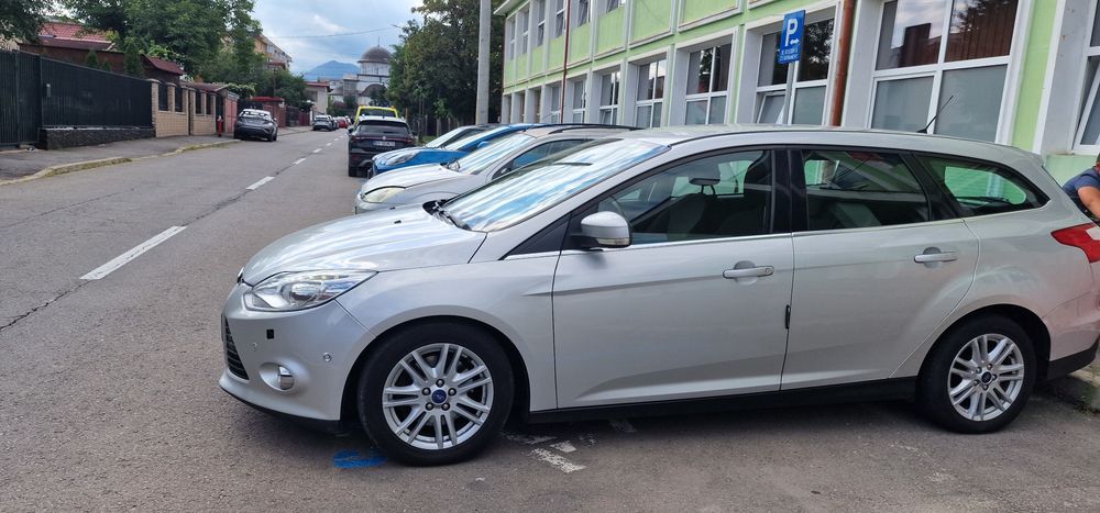 FORD Focus 2013 — imagine 3