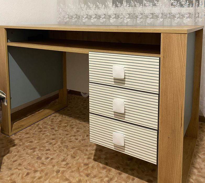 Продам детский гарнитур и диван