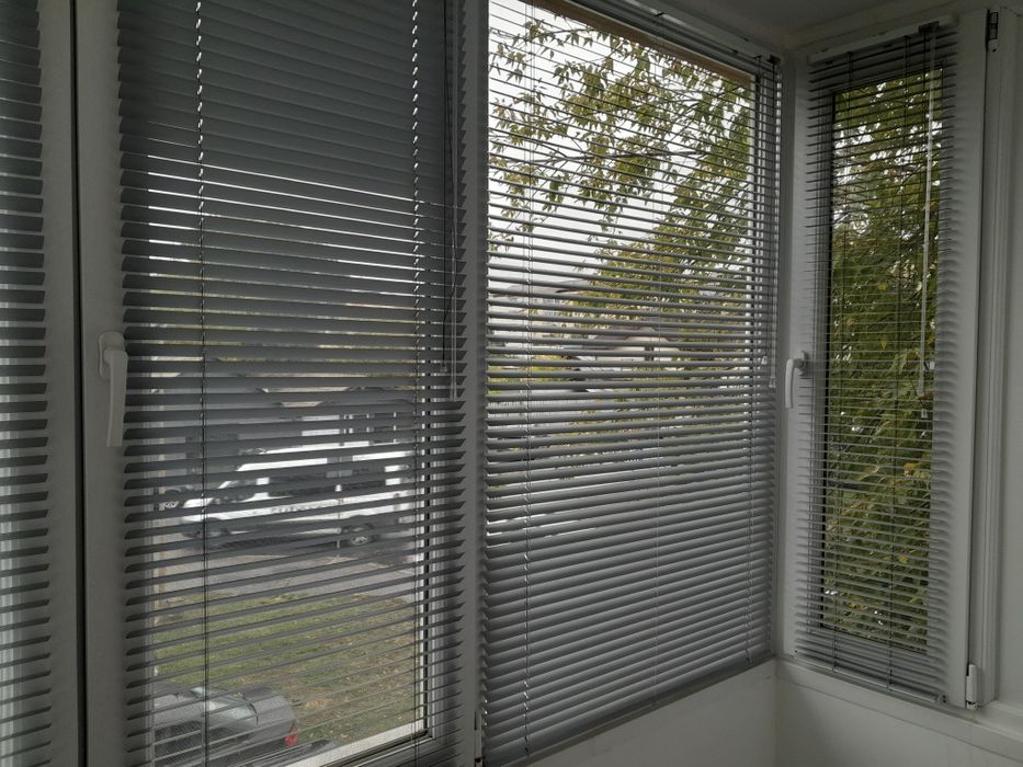 Jaluzele orizontale din aluminiu,  culoare gri