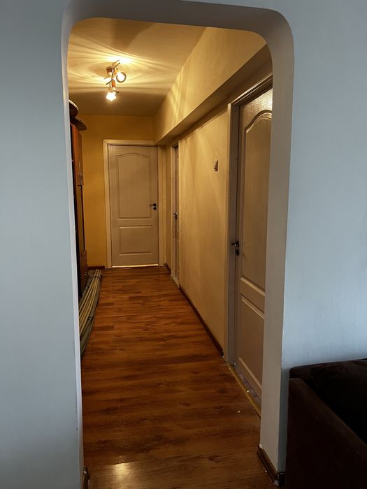 Inchiriez apartament 3 camere semi-decomandat