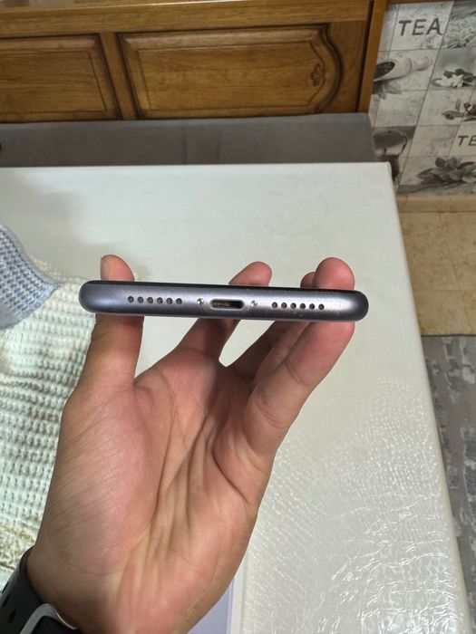 Продам IPhone 11