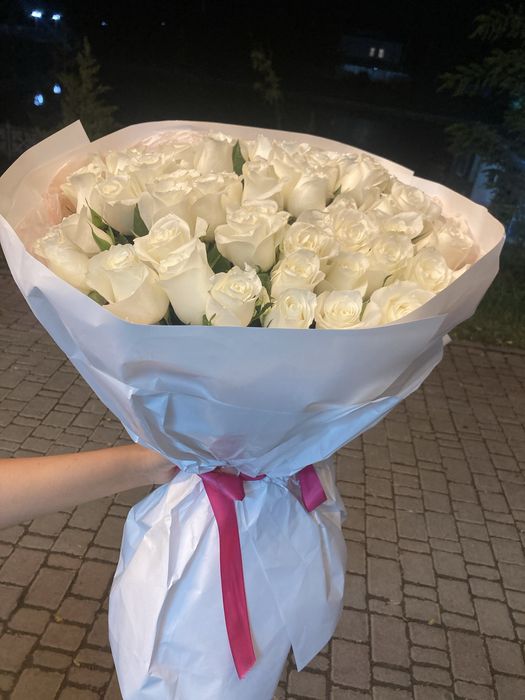 белые розы 51 шт высше 50см