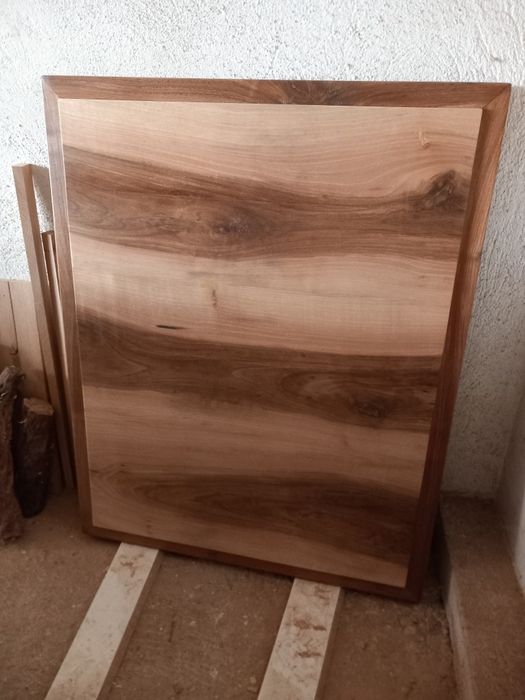 Blat de masă din nuc