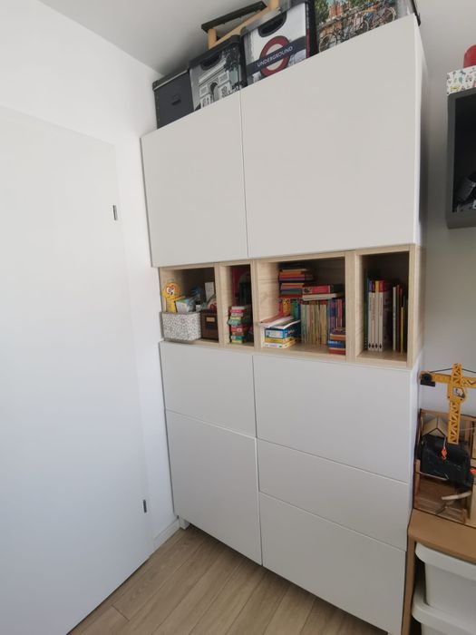 Vandut. Dulap Ikea cu polite si sertare