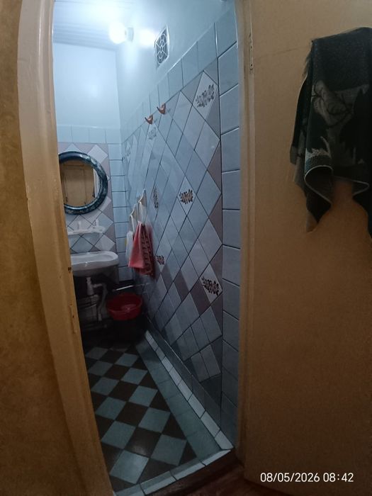 Продаю квартиру 4/2/5 Алмазарский район. Станция метро "Беруний"