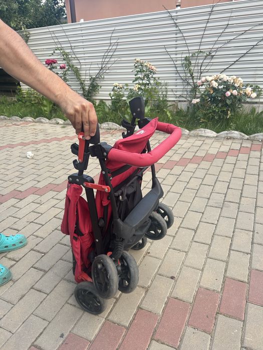 Cărucior copii roșu, bine întreținut, gata de utilizare